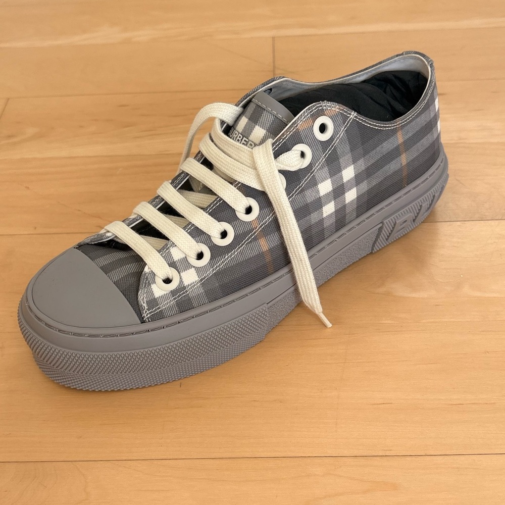 Burberry Vintage Tech Low Top Sneaker
